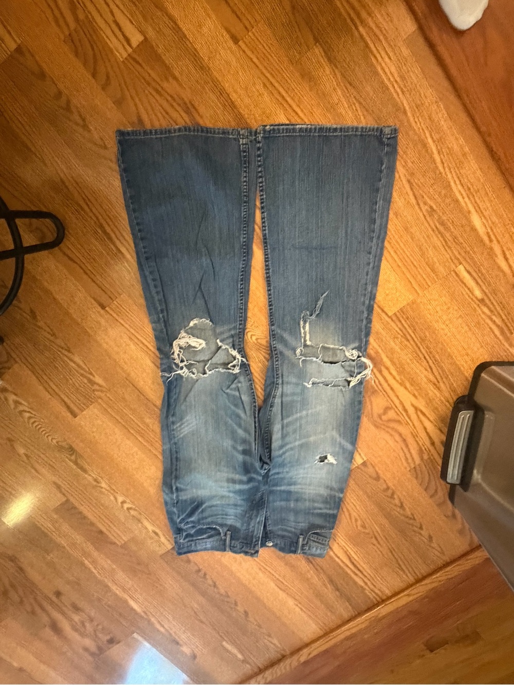 Men’s BDG Flared Distressed Blue Jeans - Wide Leg. 32/33